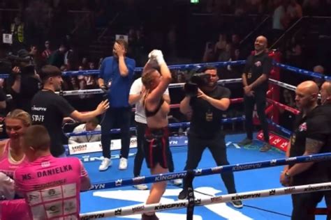 boxer flashes crowd after fight|Top boxing promoter rips moment influencer flashes crowd after。